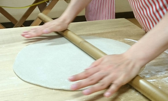 そば打ちの様子