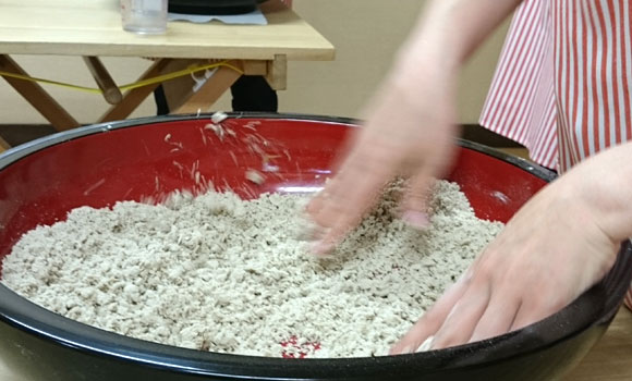 そば打ちの様子