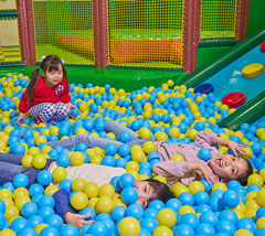 屋内アスレチック